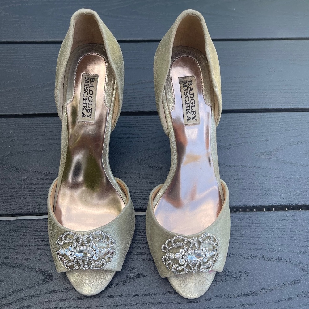 Badgley Mischka Womens Gold Bejeweled Heels 3.5 inch heel, size 8.5